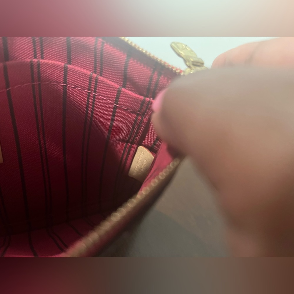 ⭐️ Authentic Louis Vuitton Neverfull MM Pouch ⭐️ - Picture 6 of 7